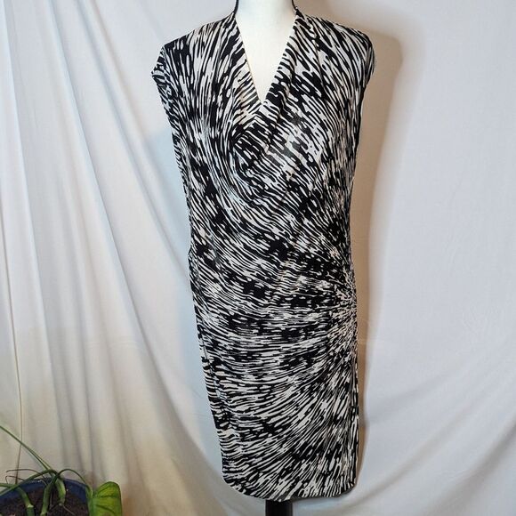 EUC - Kenneth Cole Black and White Graphic V Neck Dress with Ruching - M - Picture 1 of 6
